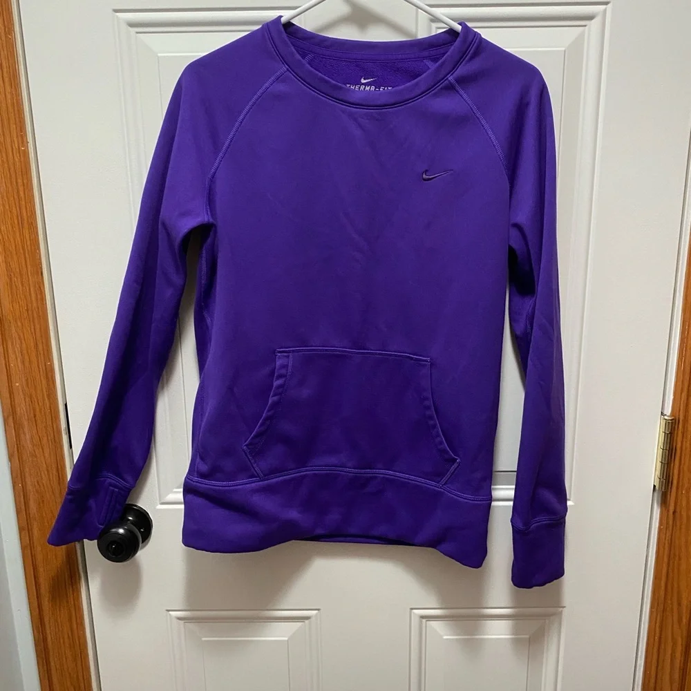 488 Nike Therma Fit Purple Sweatshirt Medium Pullover Athletic Cozy